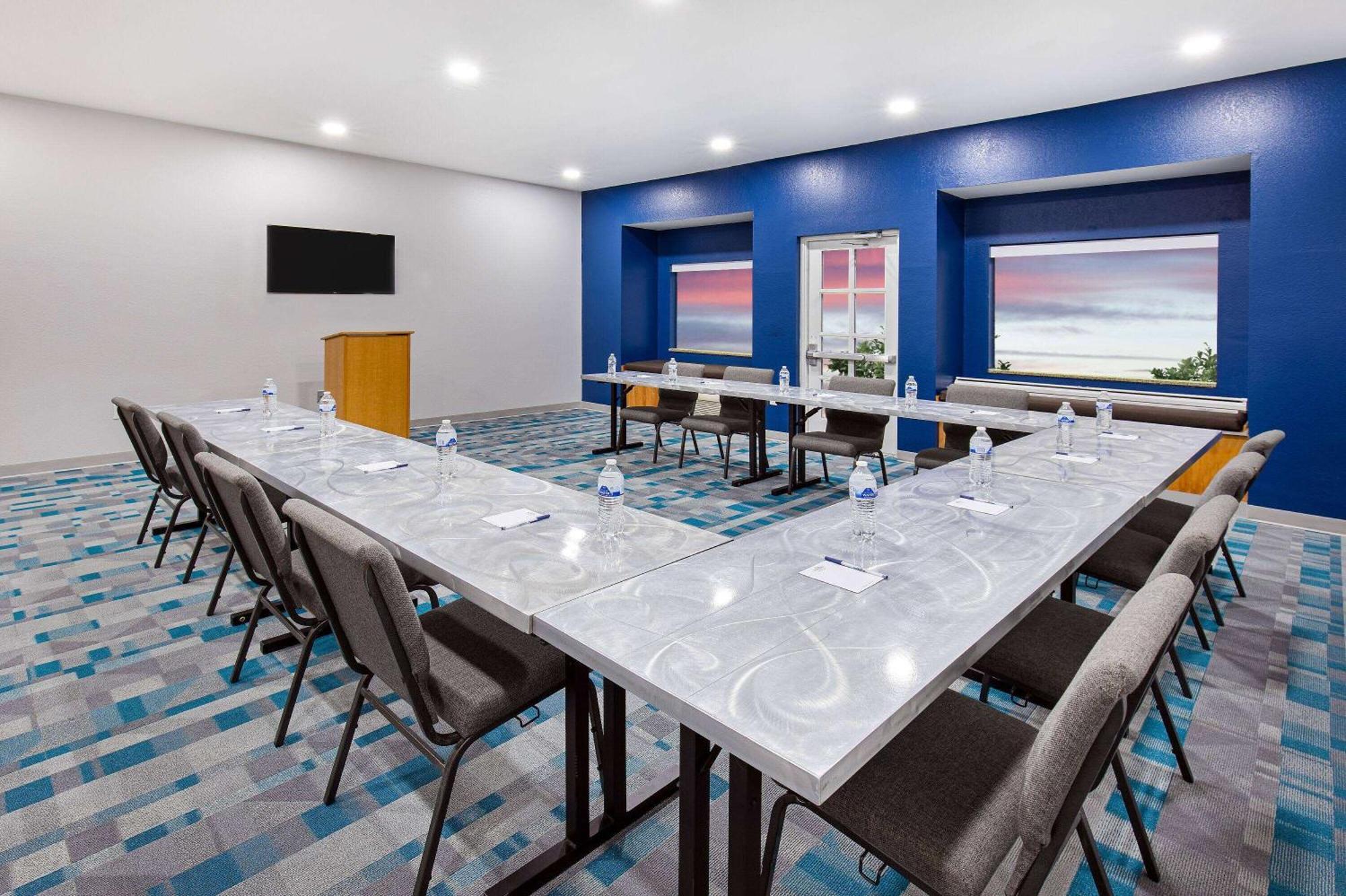 Microtel Inn And Suites By Wyndham Opelika Exteriér fotografie