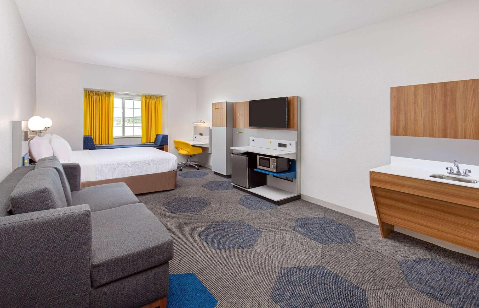 Microtel Inn And Suites By Wyndham Opelika Exteriér fotografie